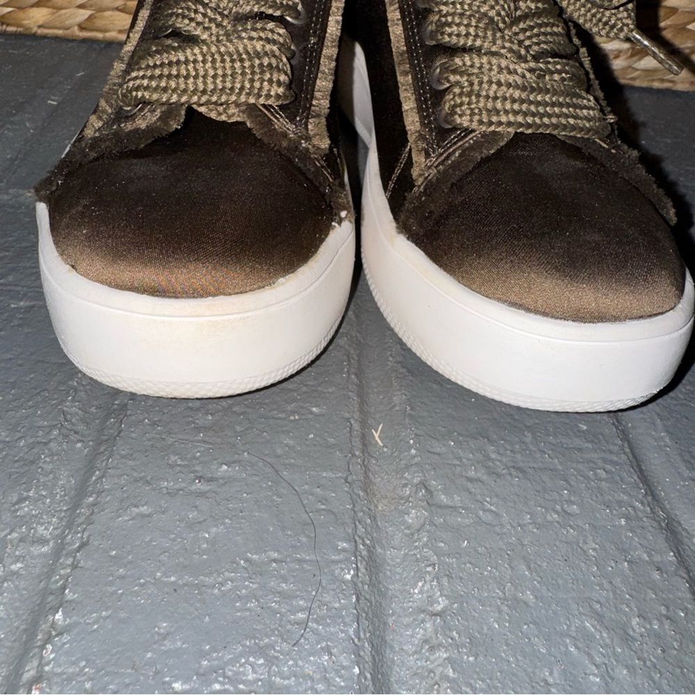Mossimo Women’s 8 Olive Green Satin Sneakers Casual Shoes Lace Up Fringe Detail‎ - Picture 4 of 7